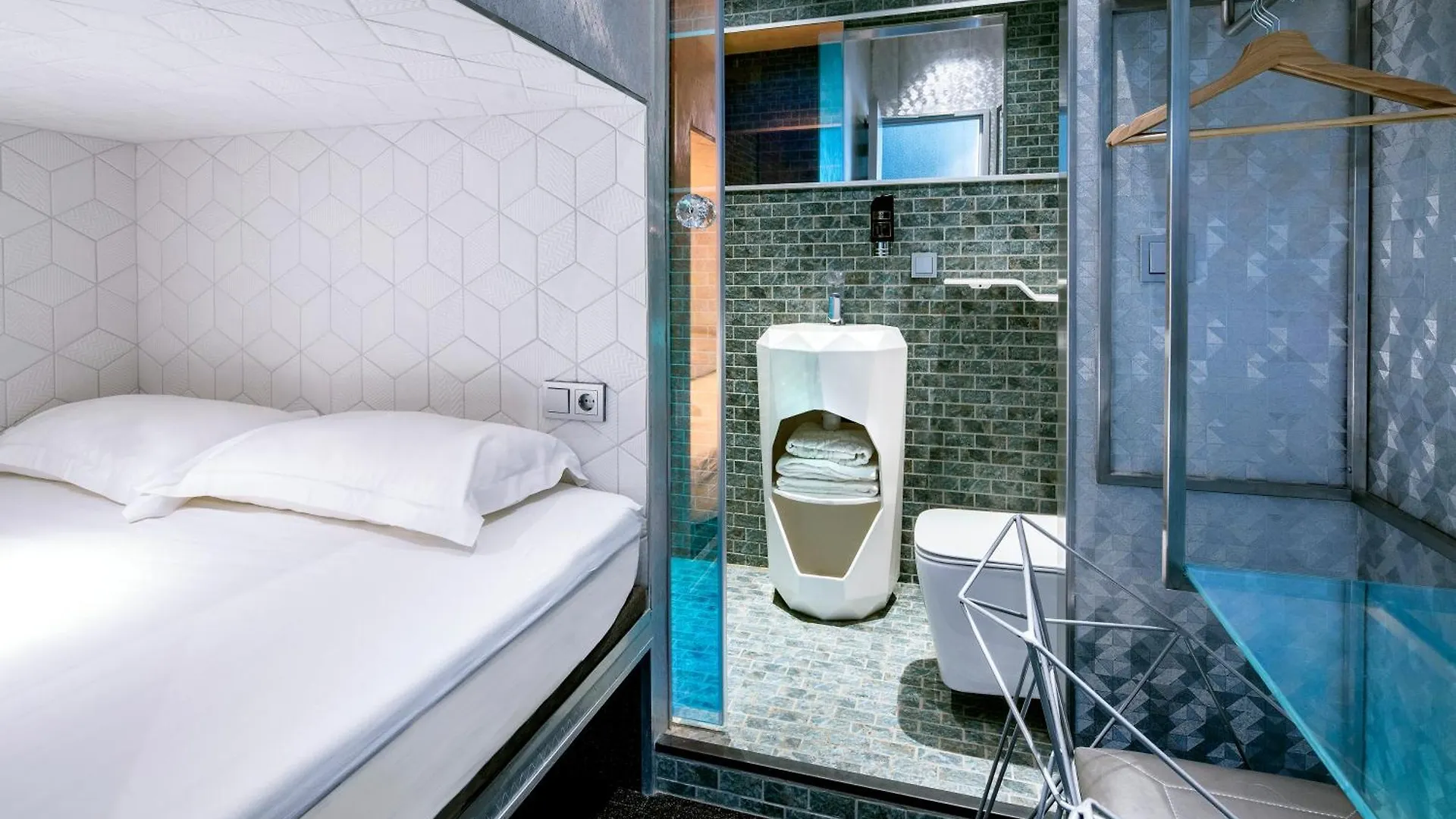 Diamond Capsule Hotel Amsterdam South Amstelveen Paesi Bassi