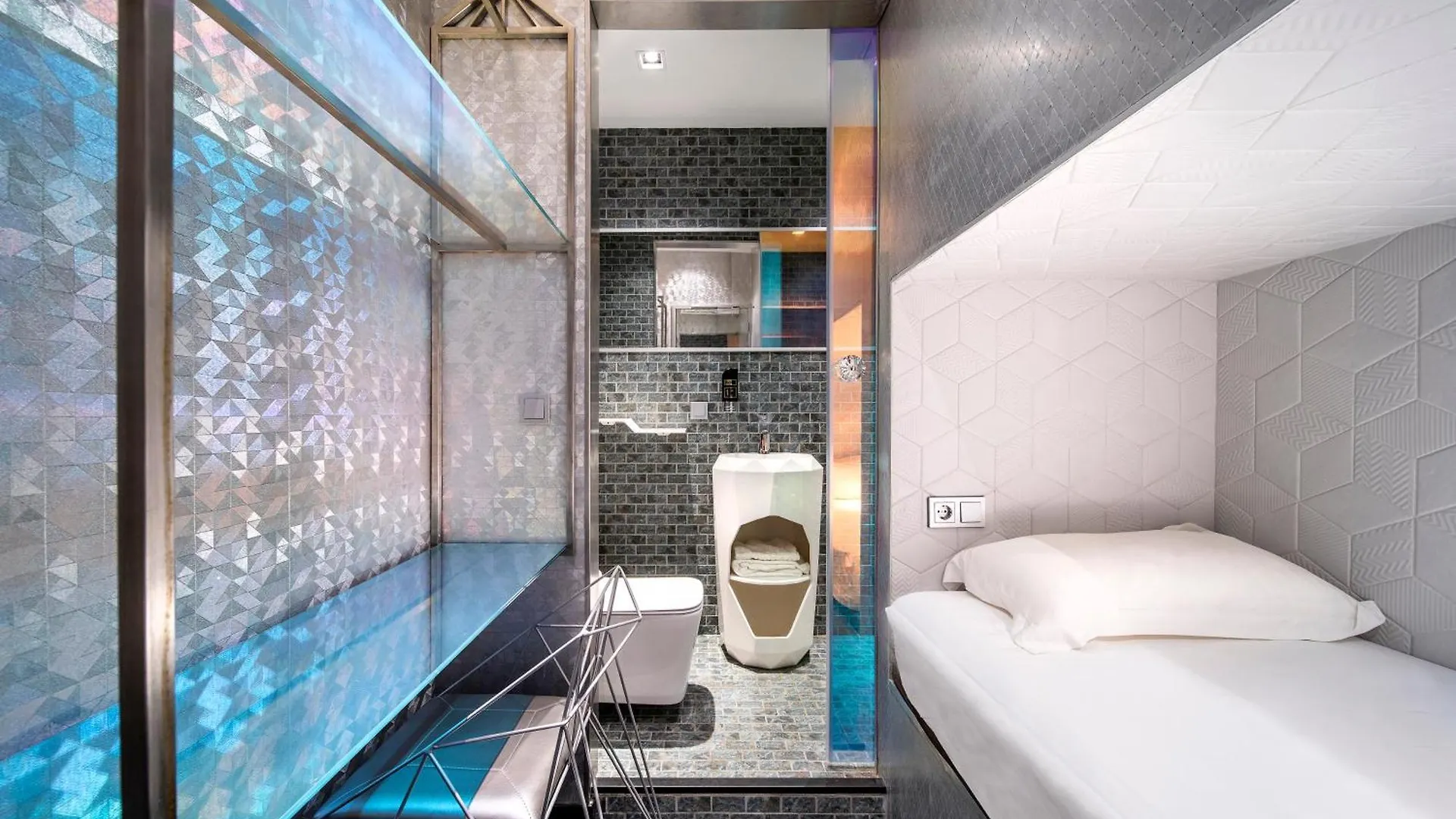 Diamond Capsule Hotel Amsterdam South Amstelveen